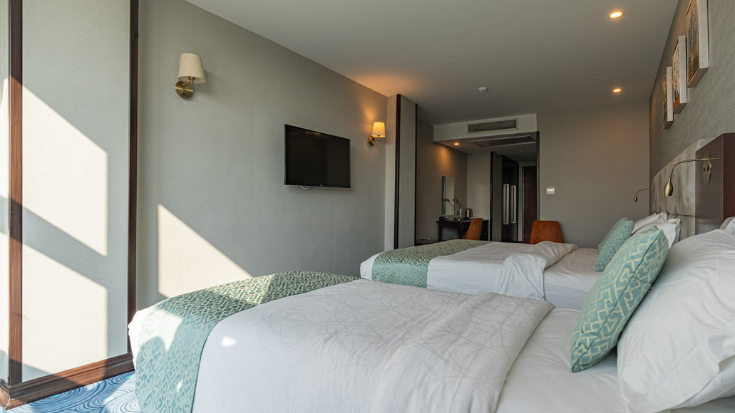 avina-hotel-3-bed-room